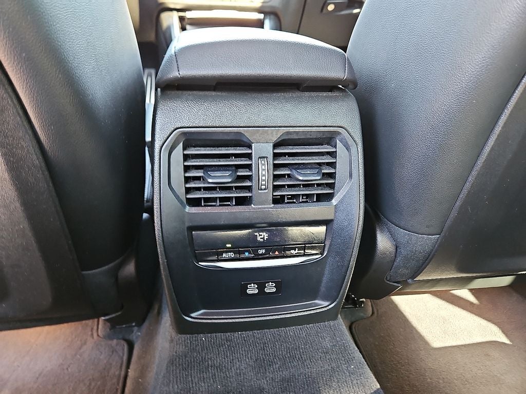 2024 BMW 3 Series 330i