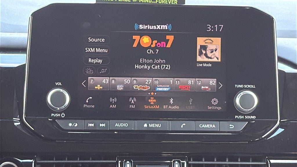 2024 Nissan Pathfinder SV