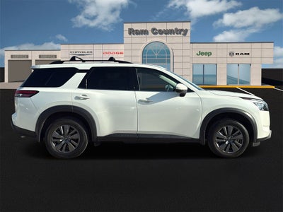 2024 Nissan Pathfinder SV