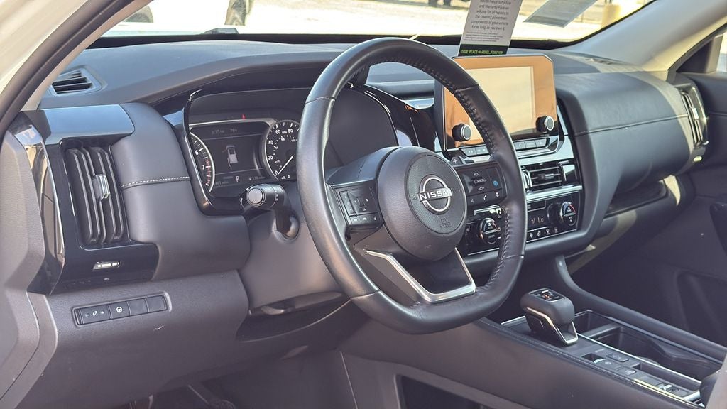 2024 Nissan Pathfinder SV