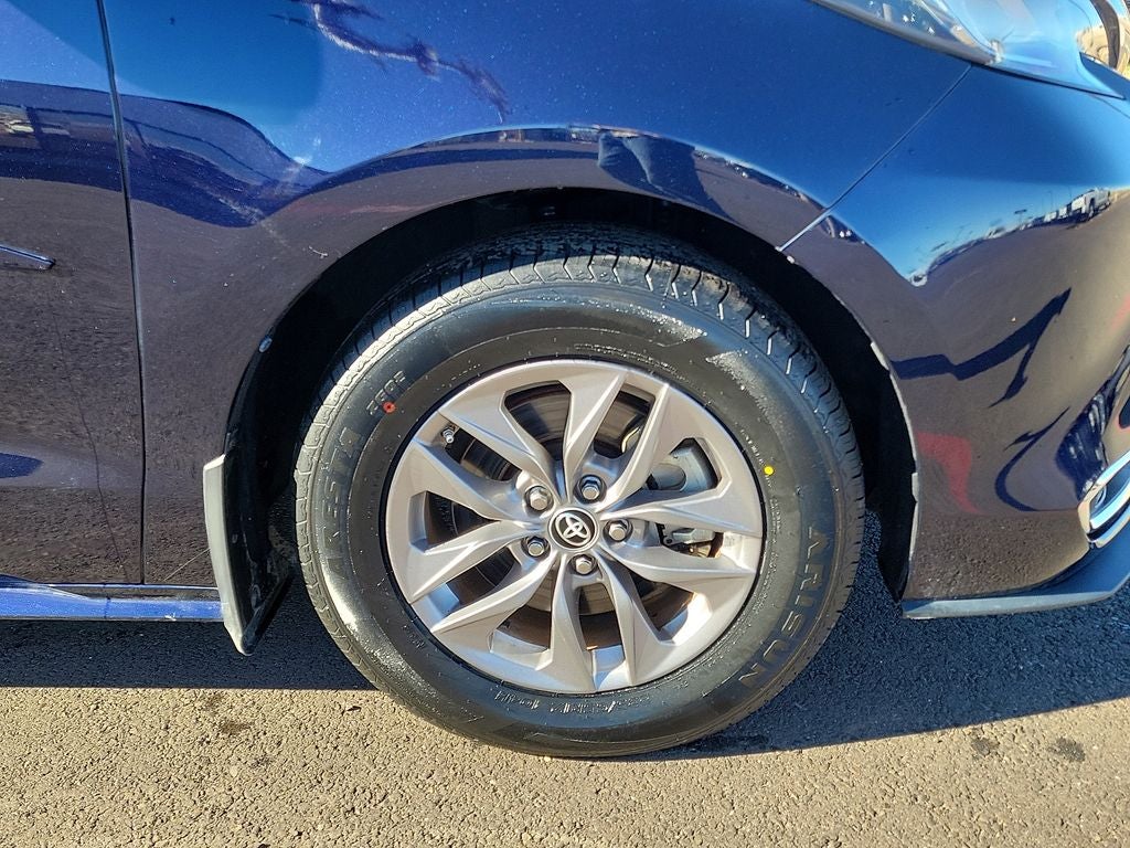 2022 Toyota Sienna XLE 7 Passenger