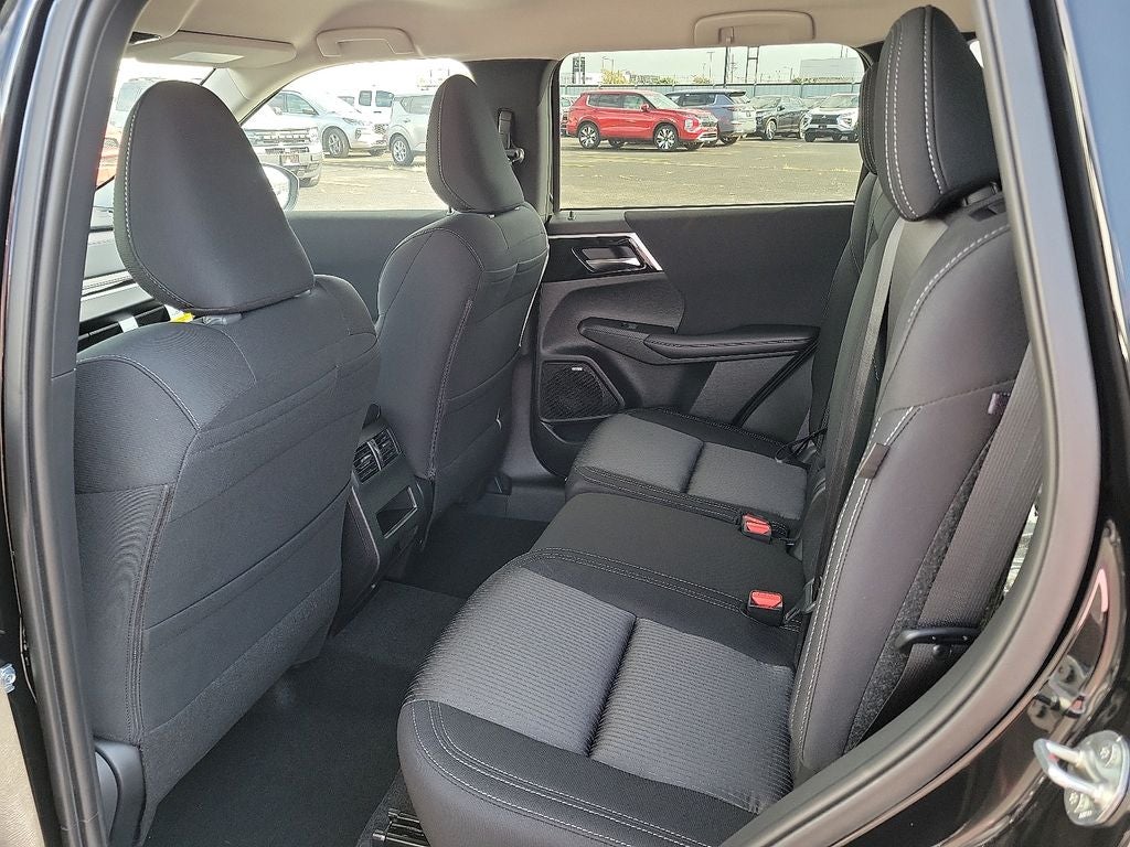 2025 Mitsubishi Outlander ES