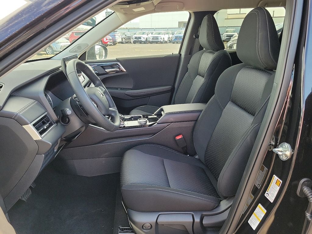 2025 Mitsubishi Outlander ES