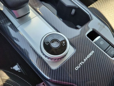 2025 Mitsubishi Outlander ES