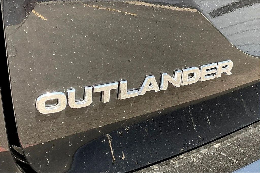 2026 Mitsubishi Outlander ES