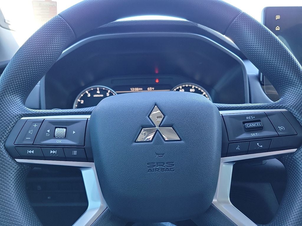 2026 Mitsubishi Outlander ES