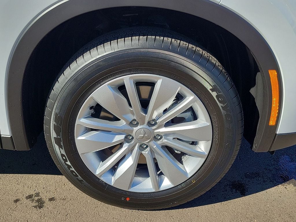 2026 Mitsubishi Outlander ES