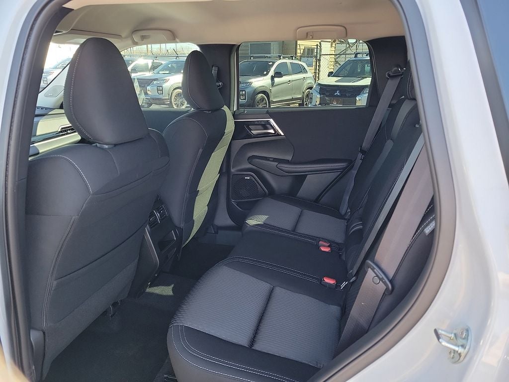 2026 Mitsubishi Outlander ES