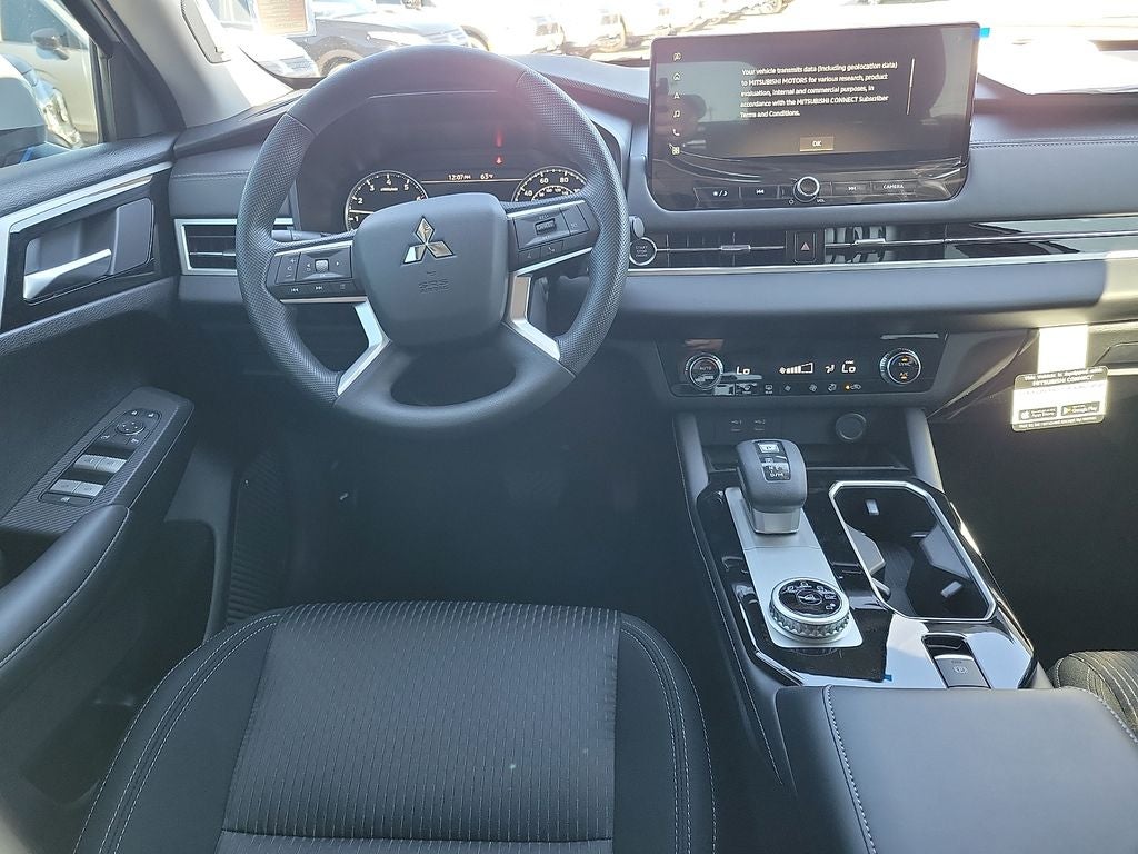 2026 Mitsubishi Outlander ES