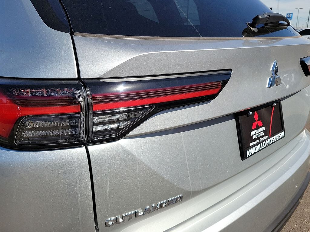 2026 Mitsubishi Outlander ES