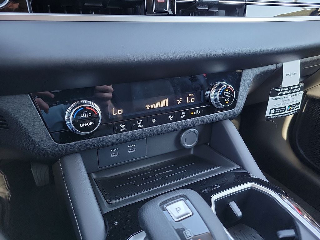 2026 Mitsubishi Outlander ES