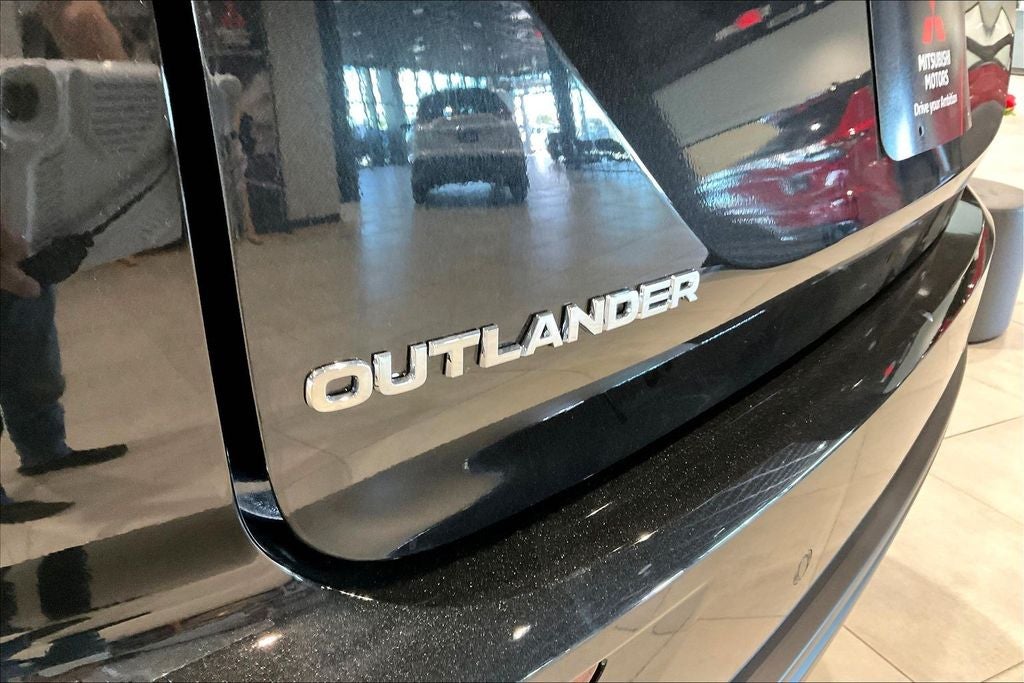 2026 Mitsubishi Outlander ES