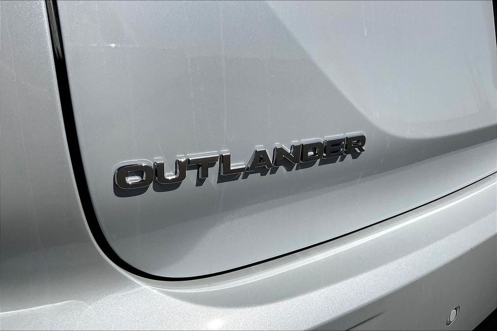 2026 Mitsubishi Outlander ES