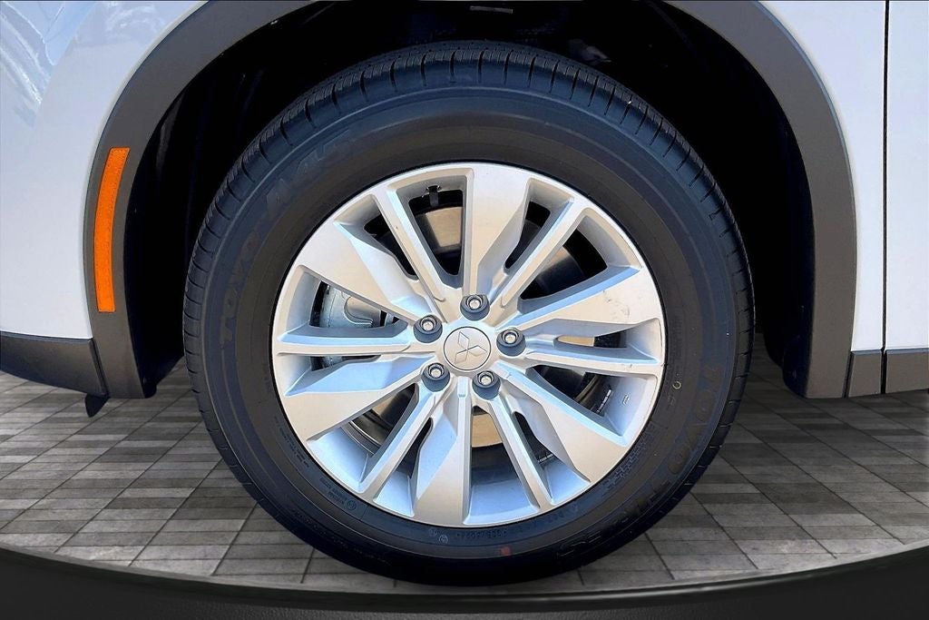 2026 Mitsubishi Outlander ES