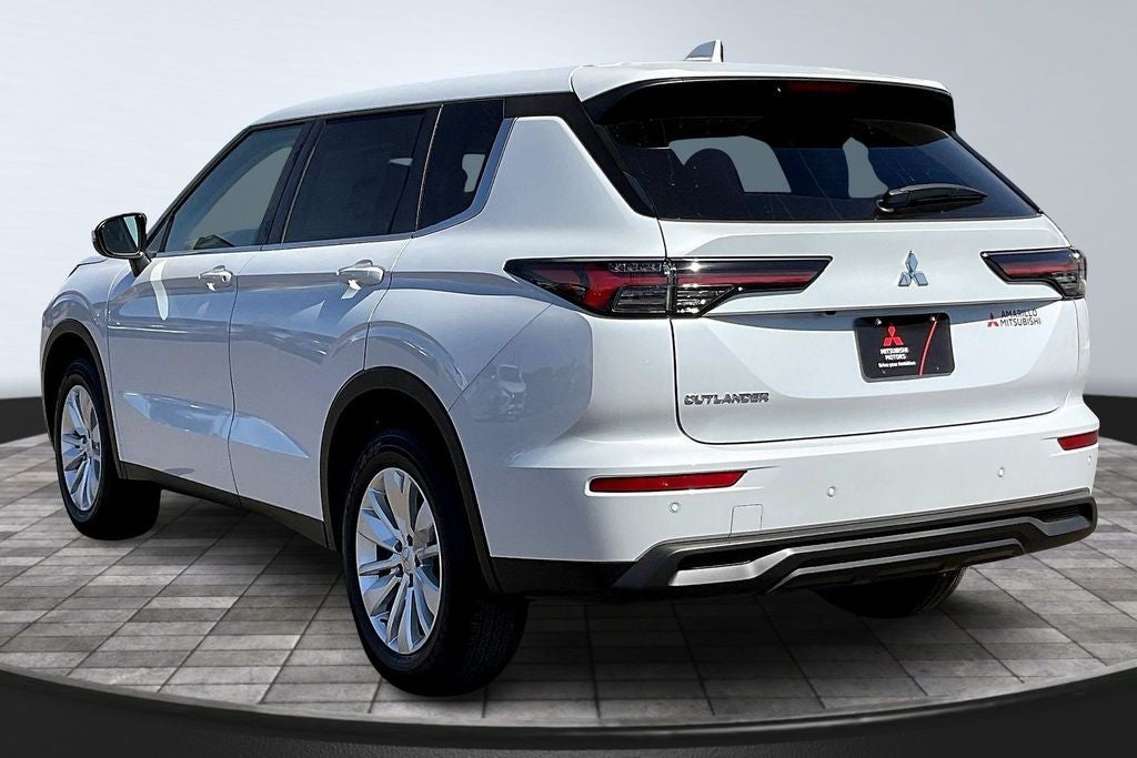 2026 Mitsubishi Outlander ES