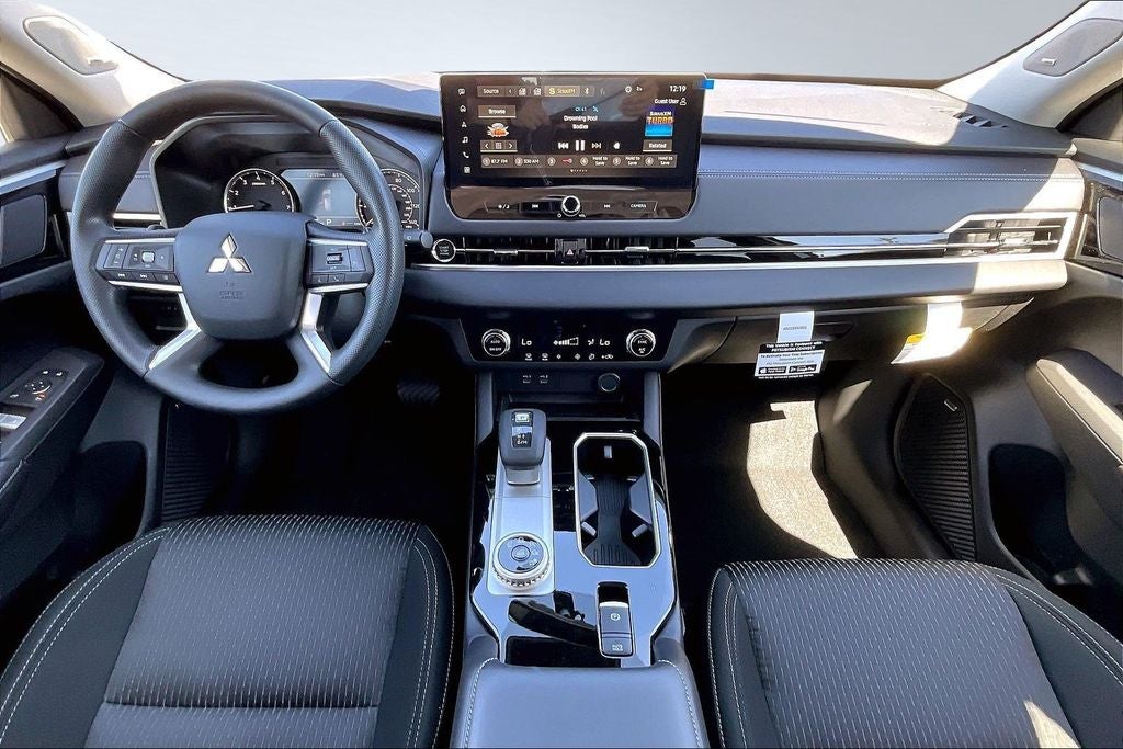 2026 Mitsubishi Outlander ES