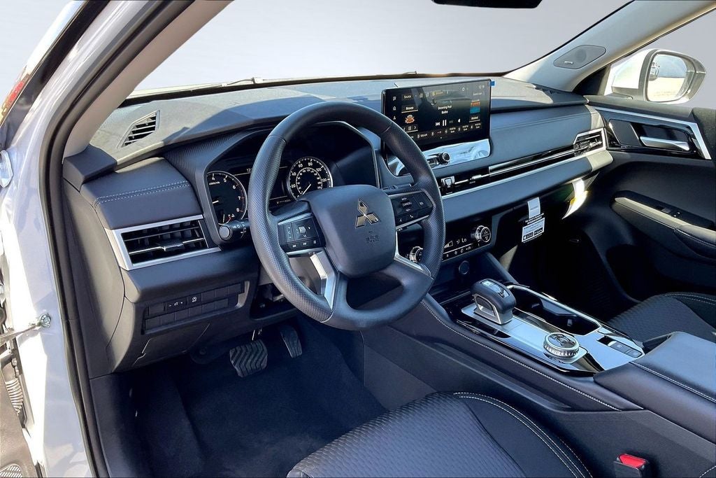 2026 Mitsubishi Outlander ES