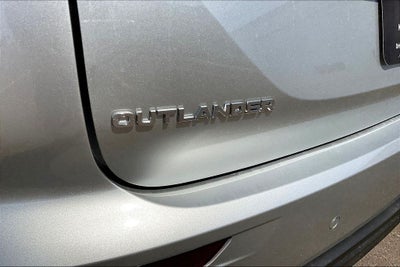 2026 Mitsubishi Outlander ES