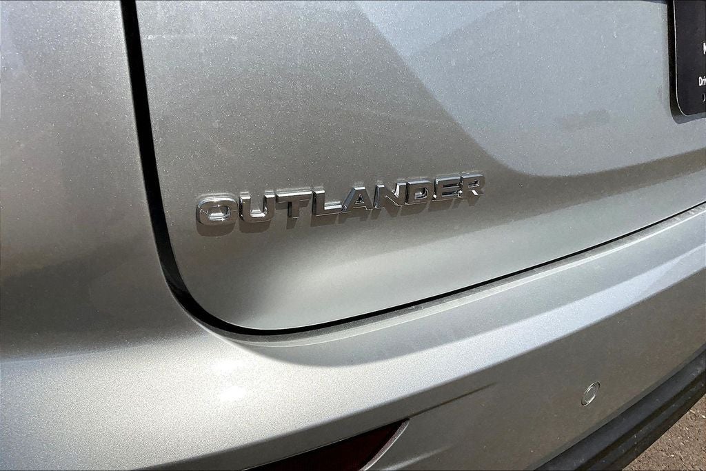 2026 Mitsubishi Outlander ES