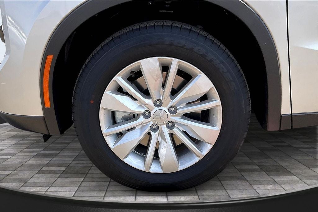 2026 Mitsubishi Outlander ES