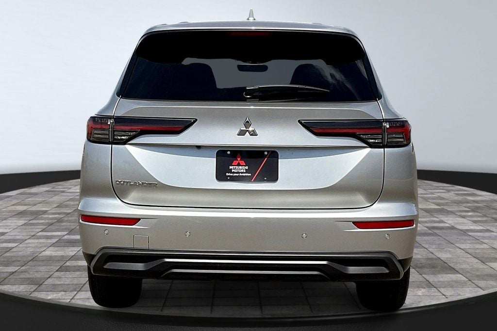 2026 Mitsubishi Outlander ES