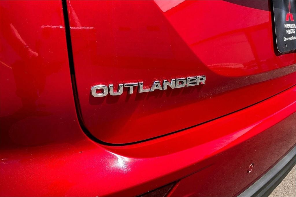 2026 Mitsubishi Outlander ES