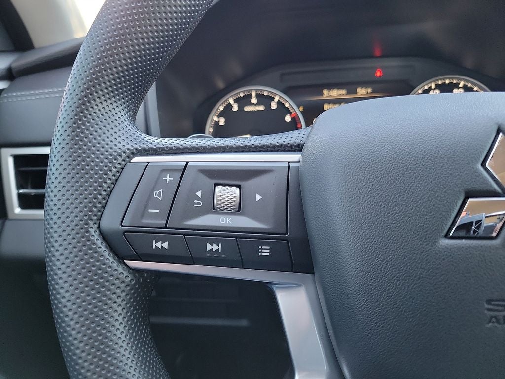 2026 Mitsubishi Outlander ES