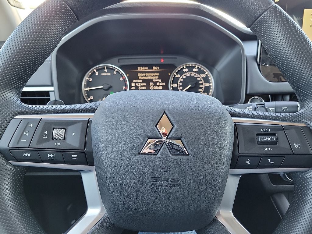 2026 Mitsubishi Outlander ES