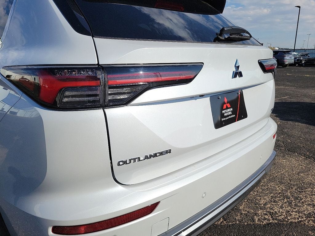 2025 Mitsubishi Outlander SE