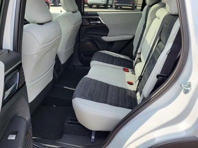 2025 Mitsubishi Outlander SE