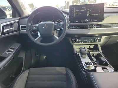2025 Mitsubishi Outlander SE