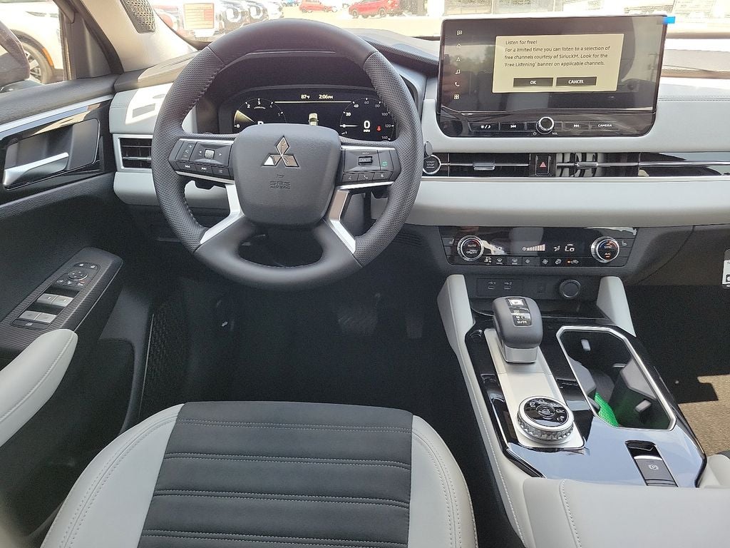 2025 Mitsubishi Outlander SE