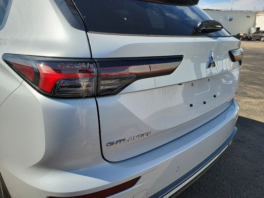 2025 Mitsubishi Outlander SE