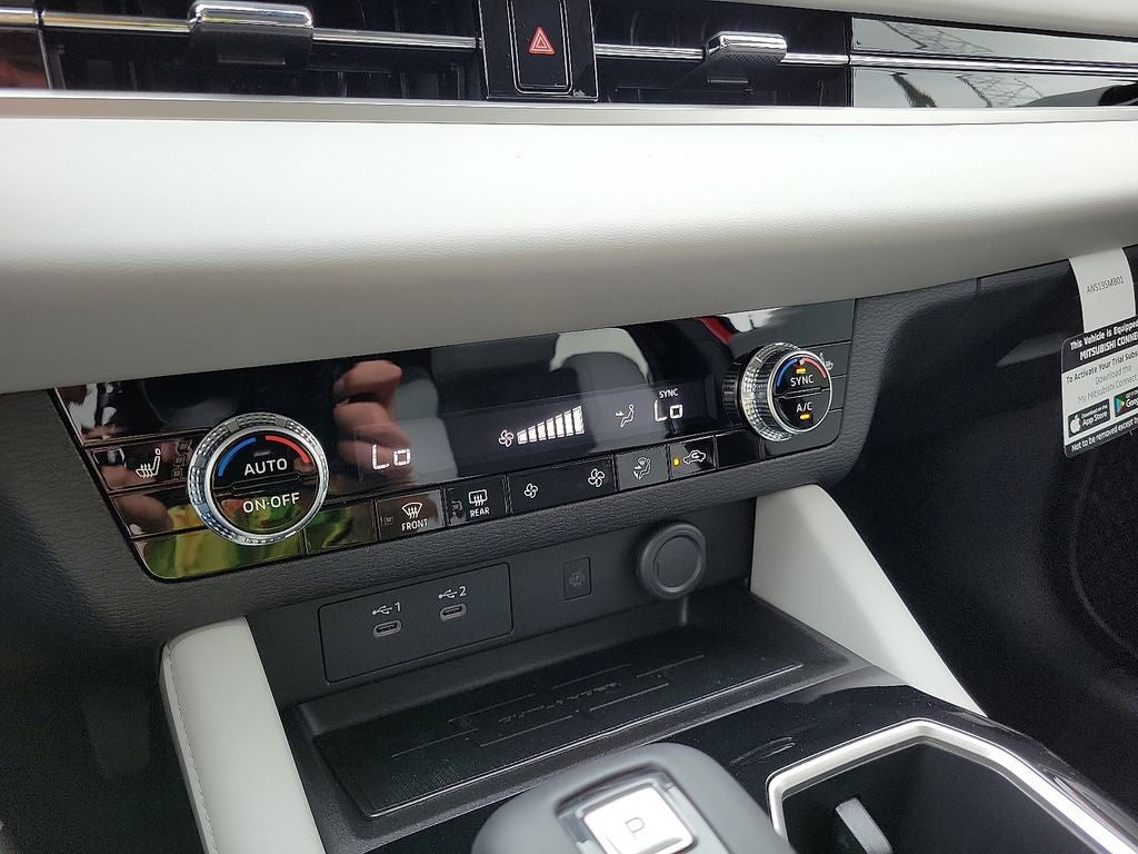 2025 Mitsubishi Outlander SE