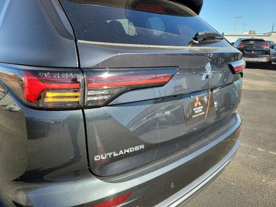 2025 Mitsubishi Outlander SE