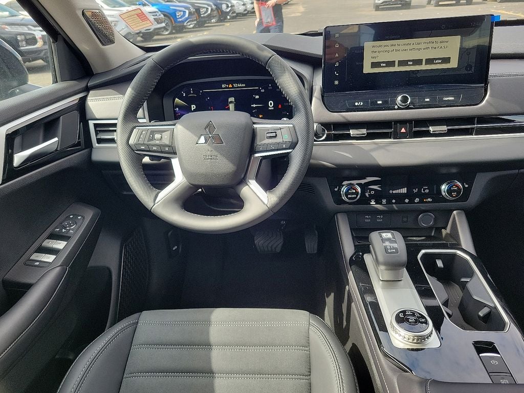 2025 Mitsubishi Outlander SE