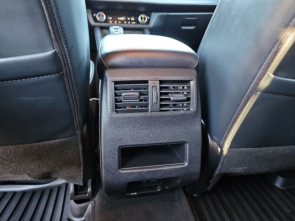 2024 Mitsubishi Outlander Base