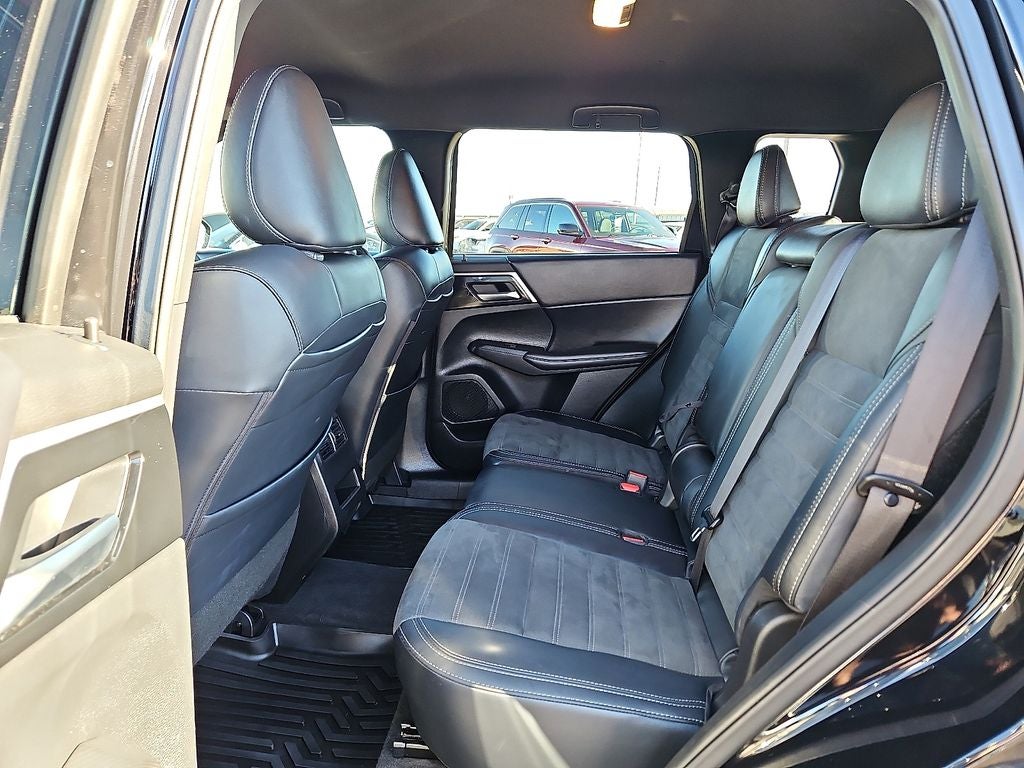 2024 Mitsubishi Outlander Base