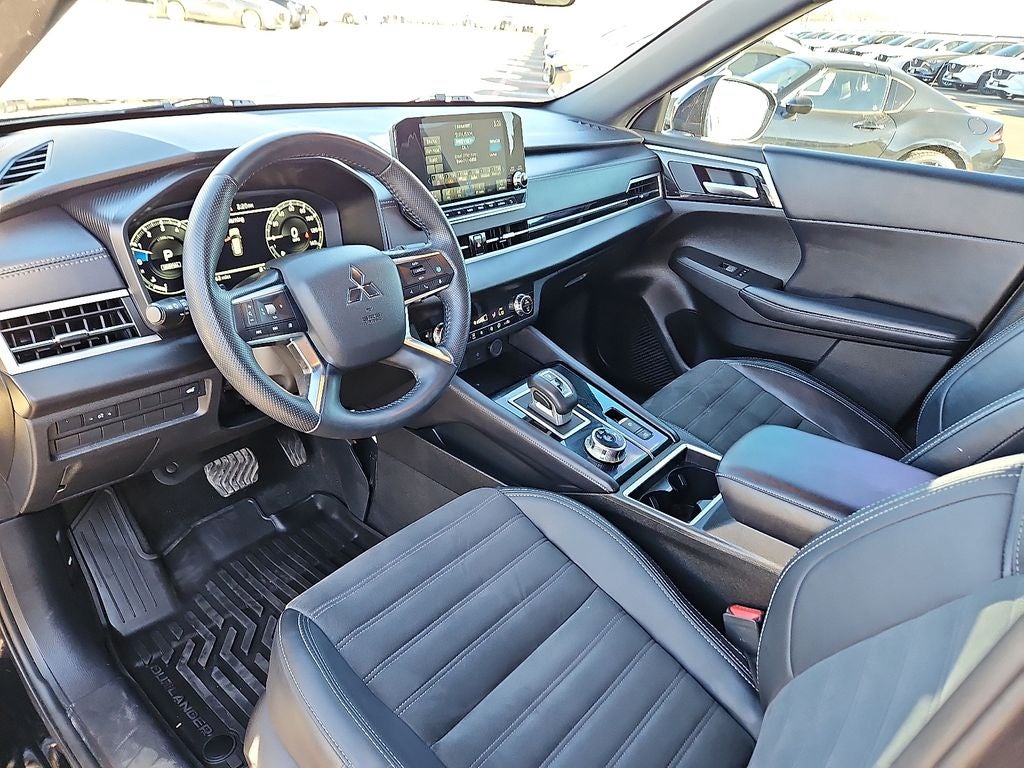 2024 Mitsubishi Outlander Base