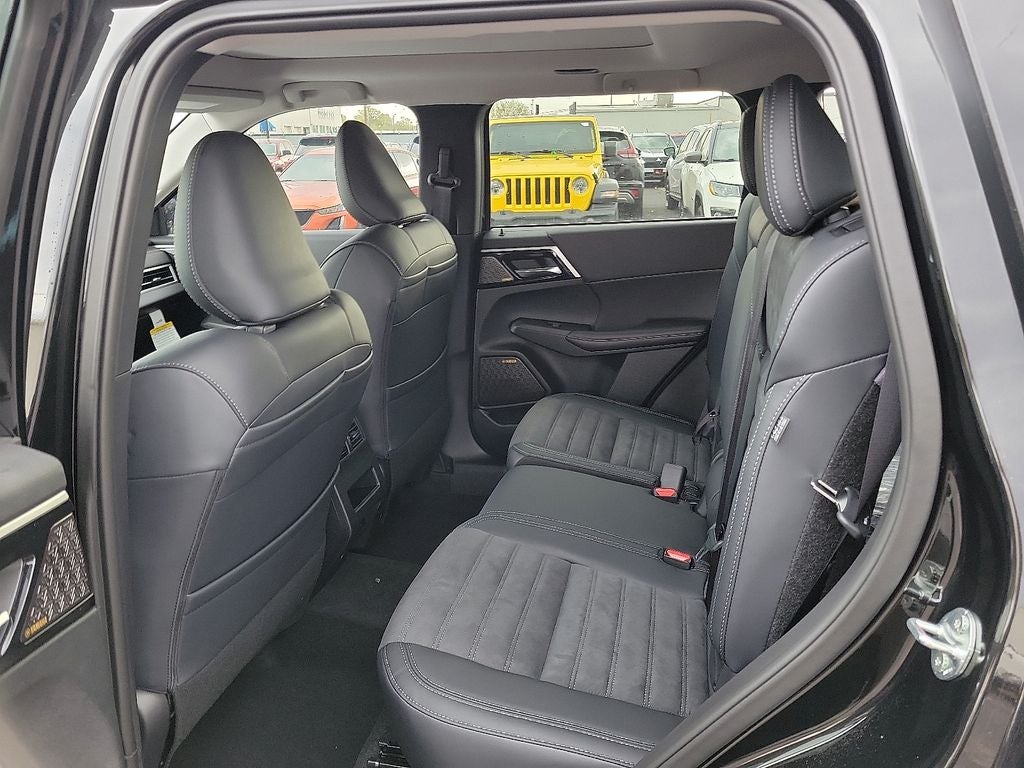 2025 Mitsubishi Outlander SE