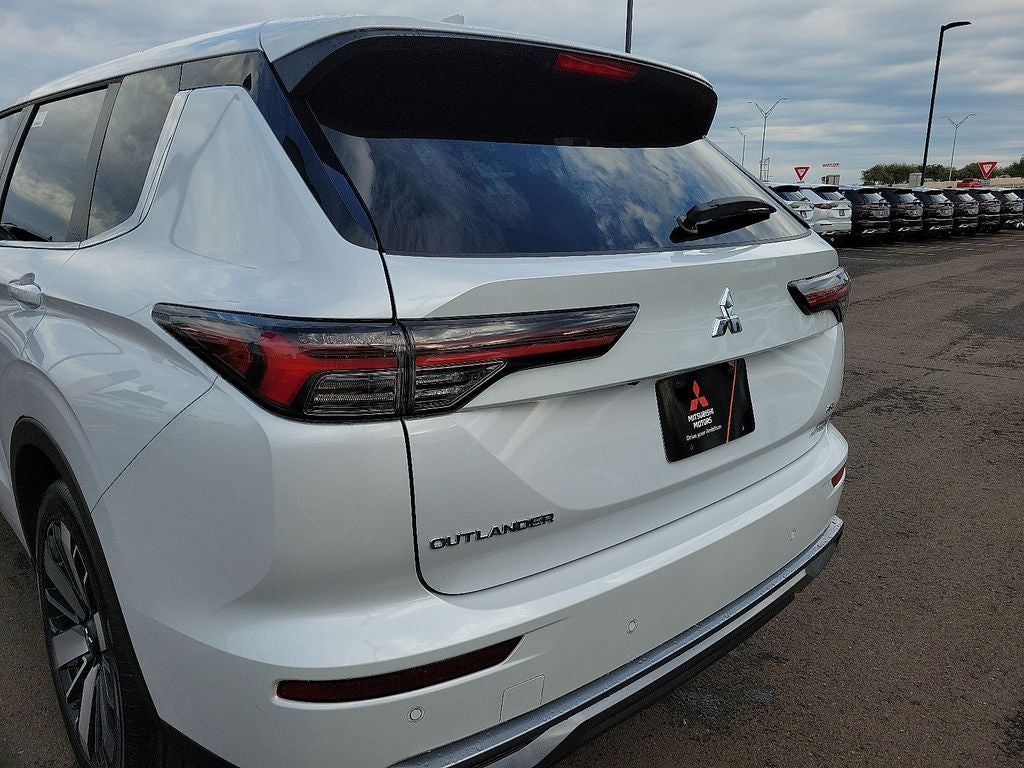 2025 Mitsubishi Outlander SE