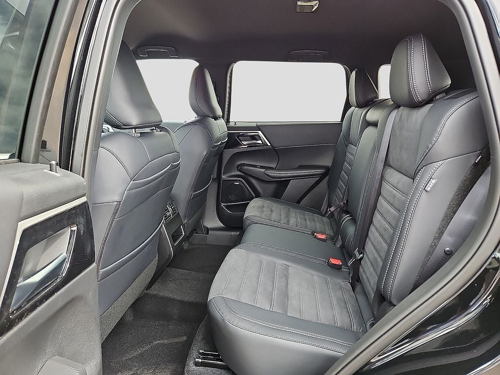 2026 Mitsubishi Outlander LE