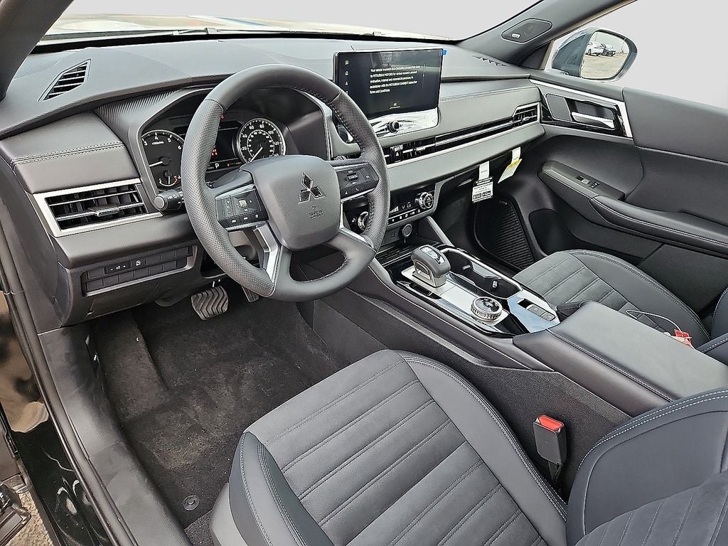 2026 Mitsubishi Outlander LE