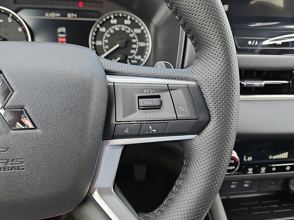 2026 Mitsubishi Outlander LE