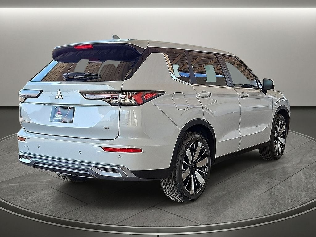 2026 Mitsubishi Outlander SE