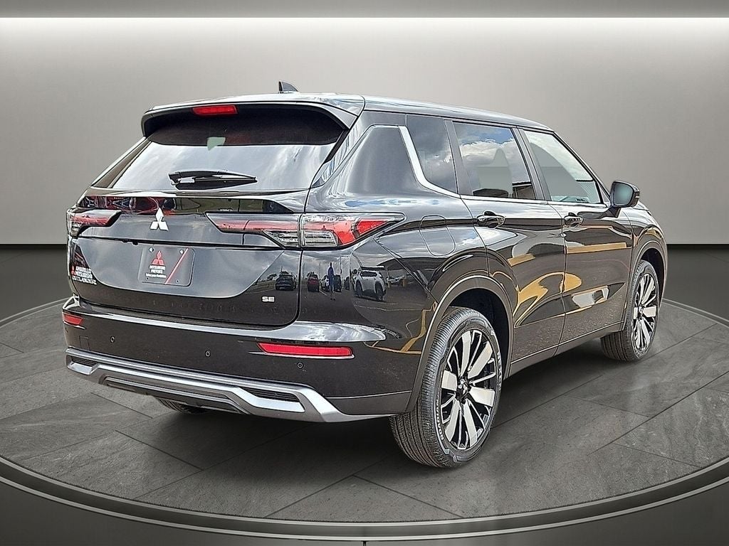 2026 Mitsubishi Outlander SE
