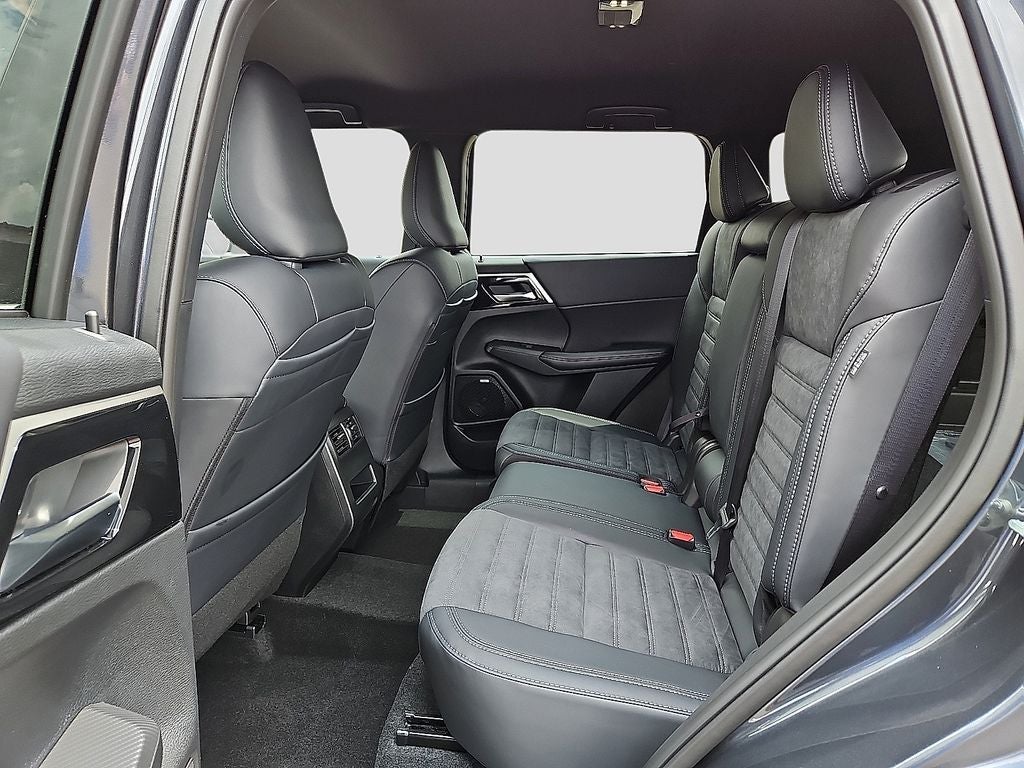 2026 Mitsubishi Outlander LE