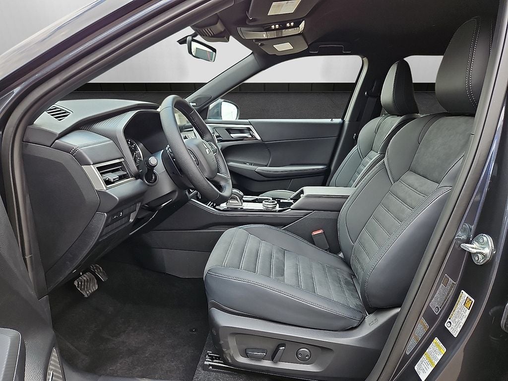 2026 Mitsubishi Outlander LE
