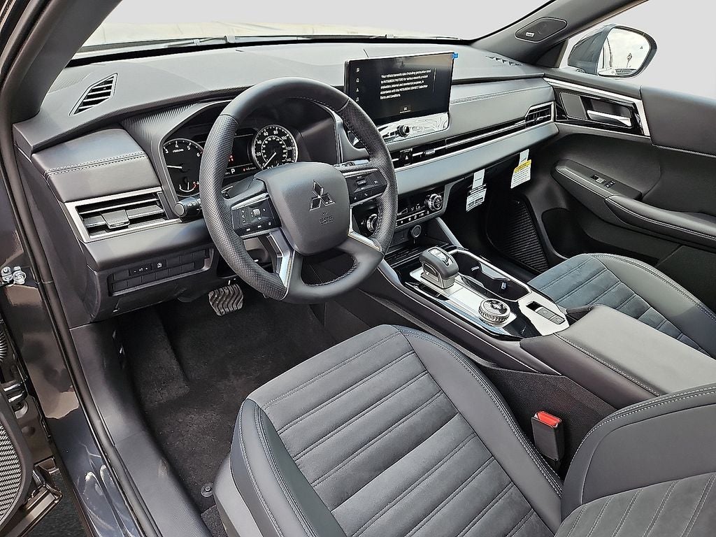 2026 Mitsubishi Outlander LE