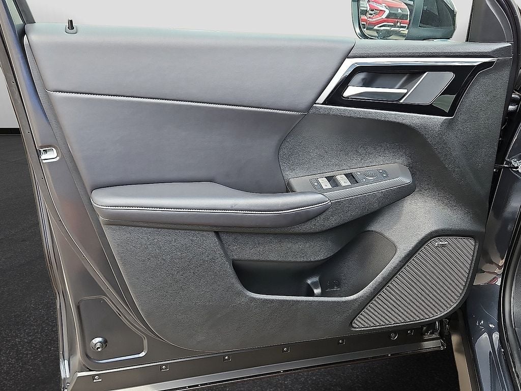 2026 Mitsubishi Outlander LE